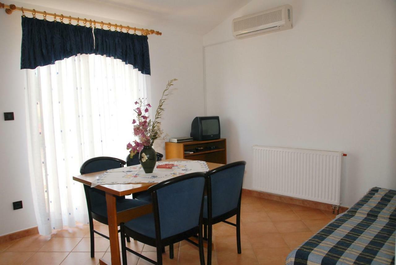 Apartmani Bauk โปเรช ภายนอก รูปภาพ